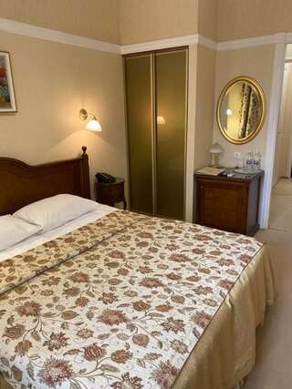 Гостиница Санаторий Корона Алтая Ая Стандартный двухместный номер с 2 отдельными кроватями и видом на горы-4